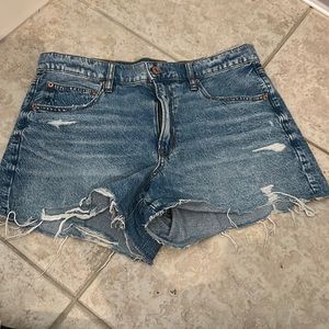 AMERICAN EAGLE 90s Boyfriend Short